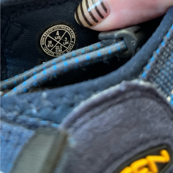 Kids Keen sandals size 4 - Picture 3 of 3